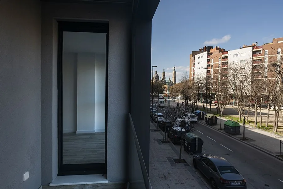 Balcón con vistas a la avenida